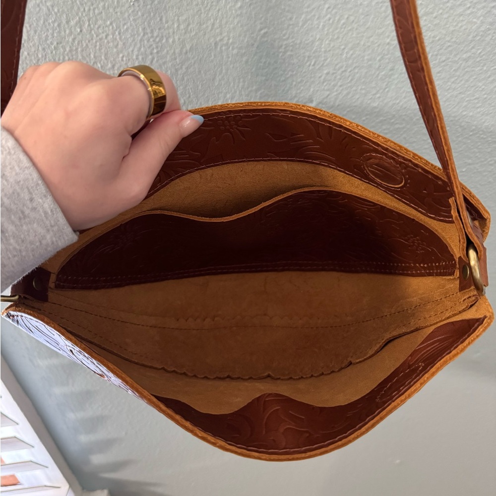 Portland Leather Goods medium Koala sling bag - Picture 2 of 3